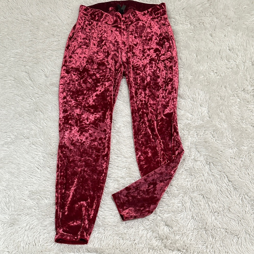 🥁 Torrid Velvet Leggings